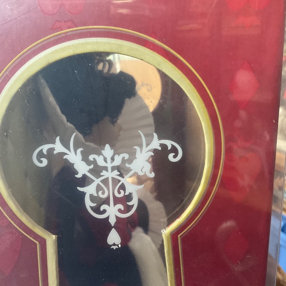 DISNEY QUEEN OF HEARTS 500 PCS LTD DOLL RARE - Picture 7 of 9